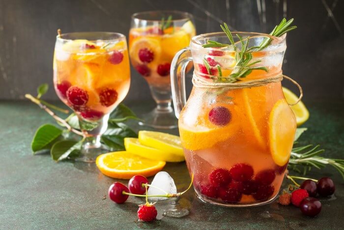 8 receitas de sangria saborosas e muito refrescantes!