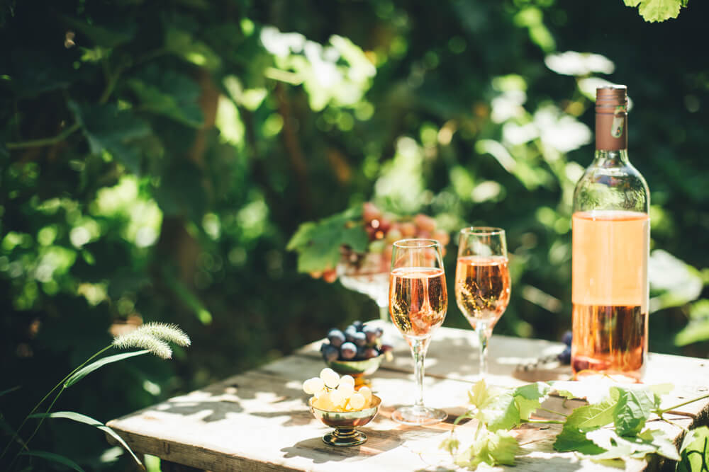 Como é feito vinho rosé? Entenda os métodos de produção!